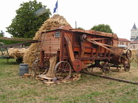 Batteuse Merlin (1949) (30eme fete des moissons de Saint-Jean-de-Touslas) (1)